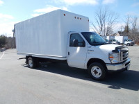2019 Ford E450 Cube Van 6,2, V8, gas, auto, air, radio 16 ft freight box, roll up door Loading ramp,... (image 2)