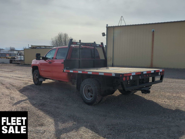 2018 Chevrolet Silverado 3500HD S/A Deck Truck in Heavy Trucks in Calgary - Image 2