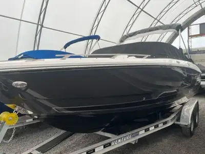 TRAILER NOW INCL. 2024 Monterey 238ssMerc 6.2 Bravo 3 300hpTitanium side gel/Black hullStainless Pkg...