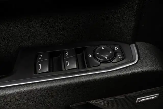 2023 Chevrolet Silverado 1500 RST CREWCAB 4X4 LEATHER dans Autos et camions dans Comté de Strathcona - Image 17