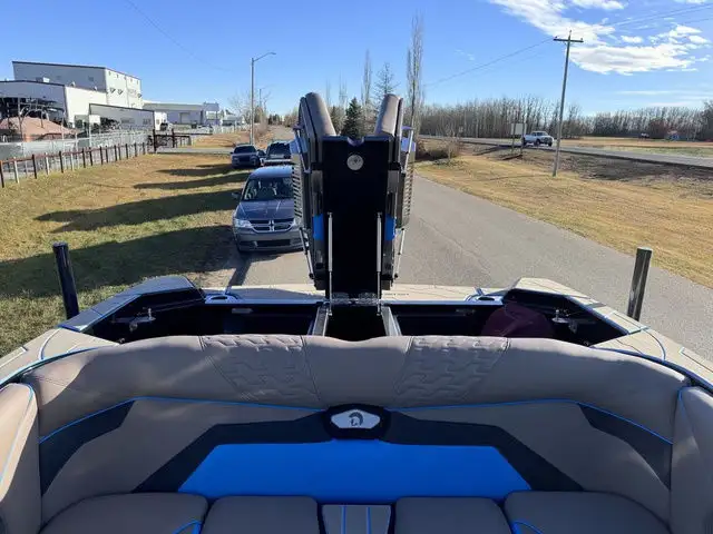 2025 Centurion Ri245 in Powerboats & Motorboats in Kelowna - Image 26