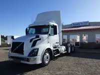 2017 Volvo VNL64T300 Heavy Truck Day Cab Tractor #7794