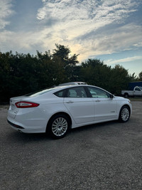 2013 FORD FUSION HYBRID SE with 4 Cylinder Engine 2.0L, auto ac, bluetooth, power window, power lock... (image 3)