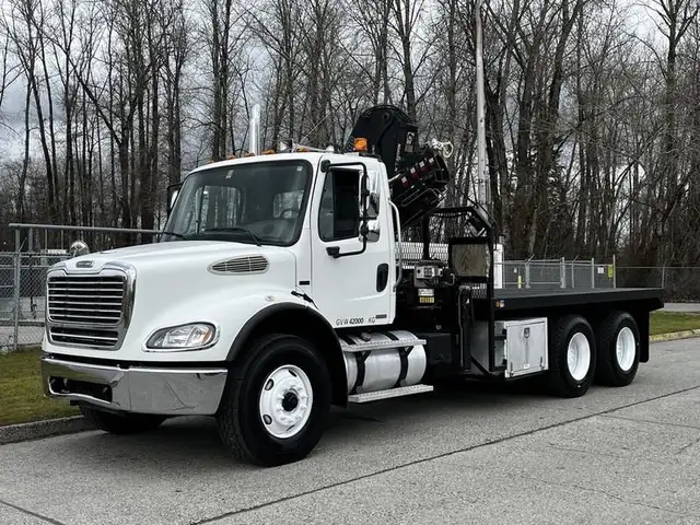 2006 freightliner M2 112 15 foot Flat Deck With Hiab Crane Diese in Heavy Trucks in Richmond - Image 6
