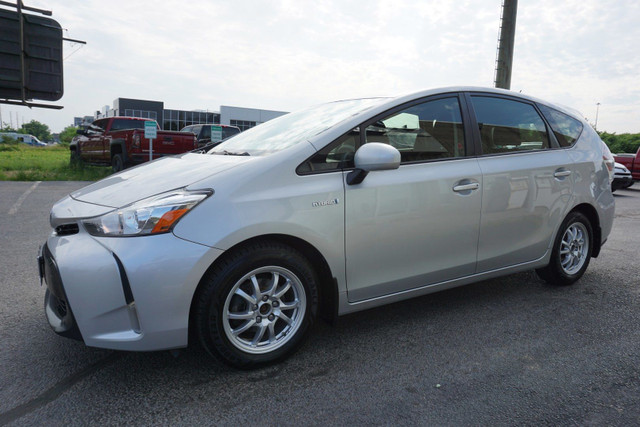 2016 Toyota Prius V in Cars & Trucks in Oakville / Halton Region - Image 3