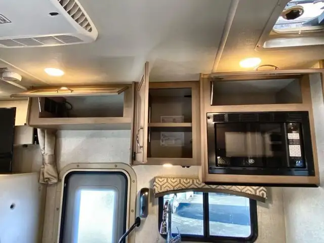 2020 Thor Motor Coach Chateau 22E in RVs & Motorhomes in Abbotsford - Image 15
