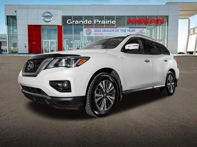  2017 Nissan Pathfinder SV in Cars & Trucks in Grande Prairie