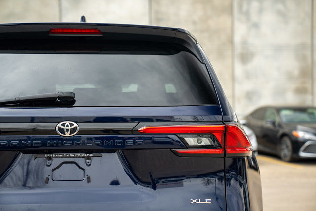 2024 Toyota Grand Highlander Hybrid XLE in Cars & Trucks in Edmonton - Image 4