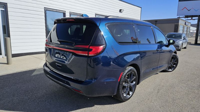 2022 Chrysler Pacifica Touring L in Cars & Trucks in Calgary - Image 2