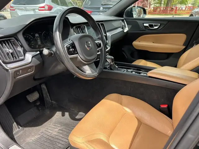 2019 Volvo V60 Cross Country Momentum in Cars & Trucks in Calgary - Image 10