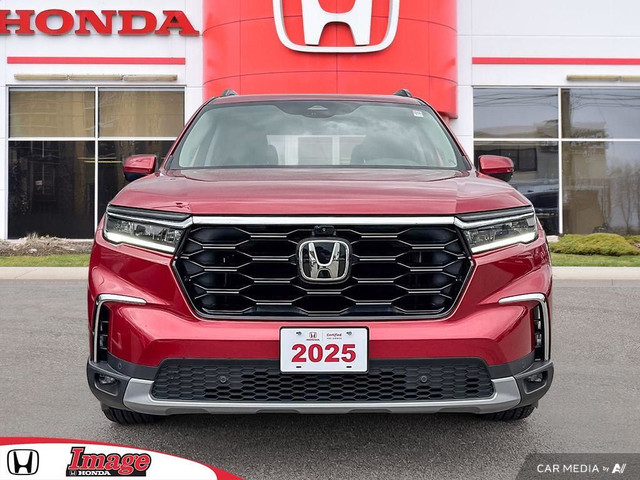 2025 Honda Pilot Touring AWD | FULLY LOADED | CLEAN CARFAX in Cars & Trucks in Hamilton - Image 2