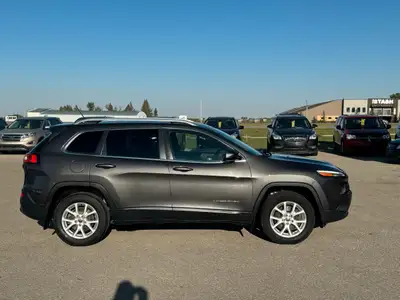 2014 JEEP Cherokee north 4X4 Hail Damage! ACTIVE TITLE!Service done,,Engine and Transmission in Grat...