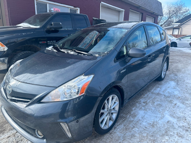 2014 Toyota Prius v Touring LEATHER/SUNROOF/NAVIGATION in Cars & Trucks in Winnipeg