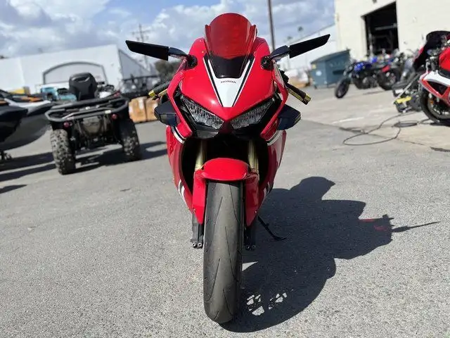 2021 HONDA® CBR1000RR-RED! in Street, Cruisers & Choppers in Edmonton - Image 7