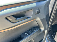 6 Speakers, Air Conditioning, AM/FM radio: SiriusXM, Auto-dimming Rear-View mirror, Automatic temper... (image 5)