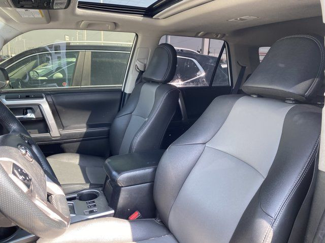 2020 Toyota 4Runner 4WD SR5 PREMIUM * SUNROOF * 2 TONE LEATHER in Cars & Trucks in Edmonton - Image 2