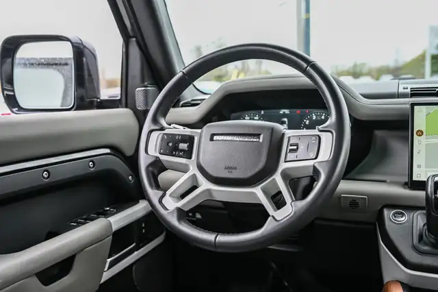 2022 Land Rover Defender S | Toit pano | Black Pack | Roues 19po in Cars & Trucks in Longueuil / South Shore - Image 26