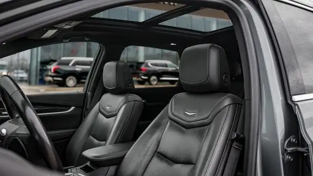 2021 Cadillac XT5 AWD Premium Luxury | Driver Awareness Package in Cars & Trucks in Guelph - Image 8