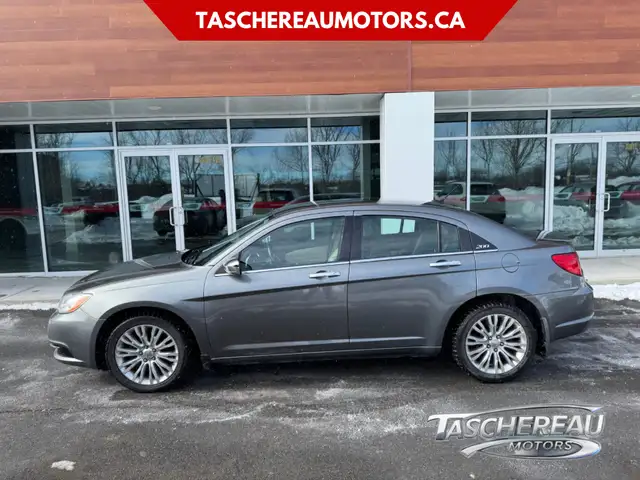 2012 Chrysler 200 in Cars & Trucks in Longueuil / South Shore - Image 4
