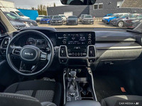 This Kia Sorento boasts a Regular Unleaded I-4 2.5 L/152 engine powering this Automatic transmission... (image 9)