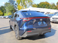 100% CANADIAN VEHICLE Visit Our Website @ EliteLuxuryMotors.ca _____________________________________... (image 8)