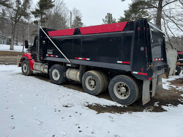 2021 Kenworth T880 Tri Axle Dump Truck with WARRANTY in Farming Equipment in Sudbury - Image 3