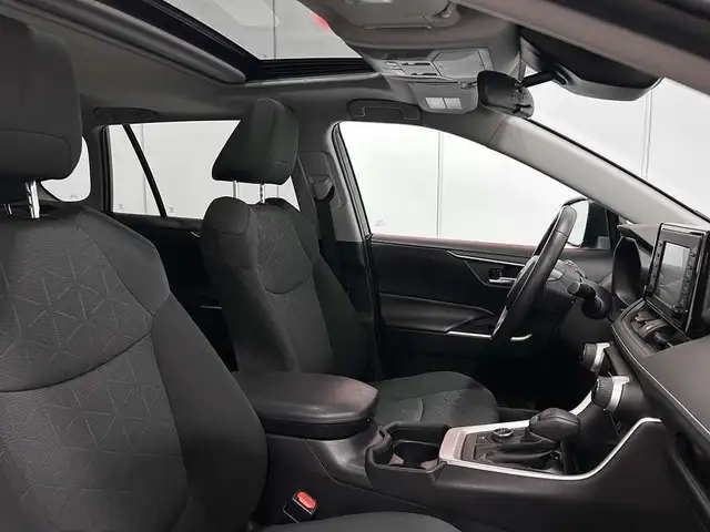 2020 Toyota RAV4 XLE AWD - TOIT OUVRANT - VOLANT CHAUFFANT - MAG in Cars & Trucks in Québec City - Image 31