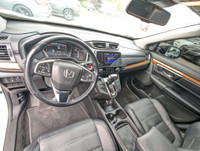 LOW KMS! CR-V EX-L AWD! FULL OPTION! APPLE CARPLAY/ANDROID AUTO, LEATHER INTERIOR, POWER SUNROOF/MOO... (image 1)
