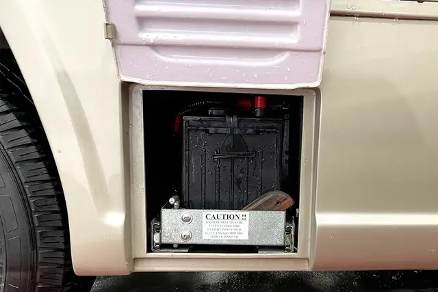 2012 Pleasure-Way Excel TS – Pre-Owned Class B Motorhome. in RVs & Motorhomes in Red Deer - Image 10