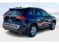 Clean Carfax Report | Toyota Rav4 Hybrid XLE | AWD | 2.5L I-4 | Touchscreen | Power Sunroof | Androi... (image 8)