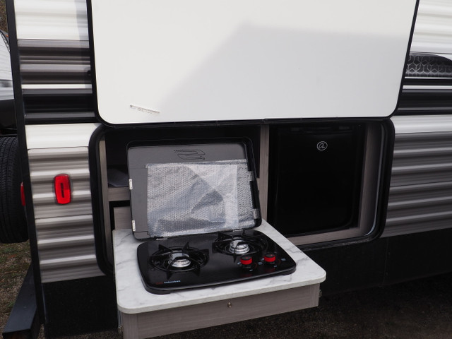Coleman 295QB - sold at cost - Bunk House - OUTSIDE KITCHEN  in Travel Trailers & Campers in Kitchener / Waterloo - Image 2
