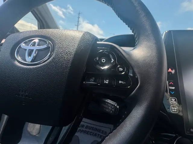 2020 Toyota Prius Prime XLE dans Autos et camions dans Ottawa - Image 13