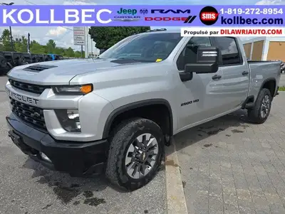 This Chevrolet Silverado 2500HD boasts a Gas V8 6.6L/400 engine powering this Automatic transmission...