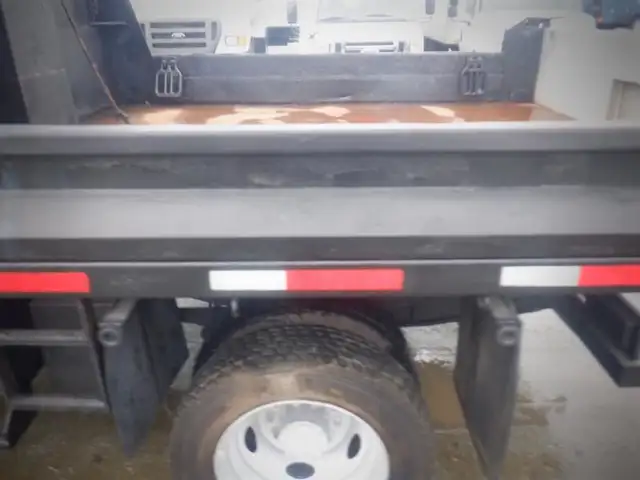 2008 ford F-550 Dump Box 2WD in Heavy Trucks in Richmond - Image 26