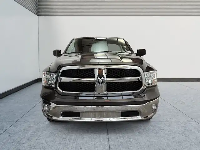 2019 Ram 1500 Classic Quad Cab 4x4 v6 3,6L Boite fermee Camera 6 in Cars & Trucks in Laval / North Shore - Image 3