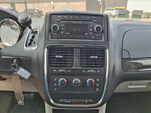 2017 Dodge Grand Caravan SXT Stow N Go | 2nd Row Bucket Seats in Cars & Trucks in Guelph - Image 4