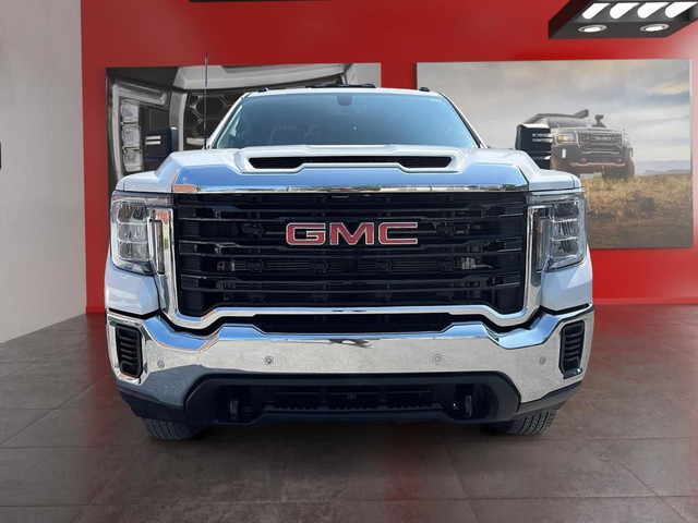 2022 GMC Sierra 3500 PRO DOUBLE CAB 4WD | 6 passagers | in Cars & Trucks in Saint-Hyacinthe - Image 2