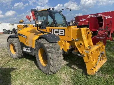 2020 JCB 560-80 AGRI SUPER TELEHANDLER STOCK# A111230 145 ENGINE HP MAX LIFT CAPACITY 12000 POUNDS (...