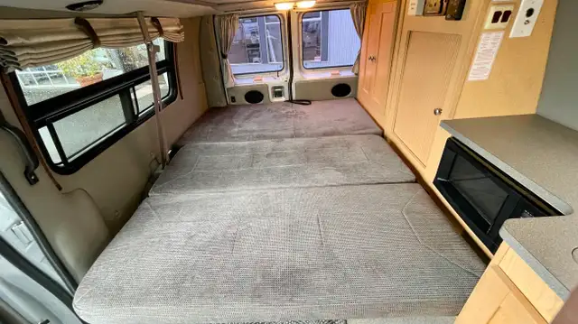 2002 PLEASURE-WAY TRAVERSE in RVs & Motorhomes in Victoria - Image 9