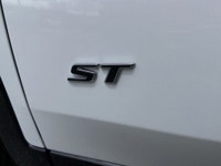 Pristinely presented in Summit White, this 2025 Buick Envista SPORT TOURING combines the elegance of... (image 6)