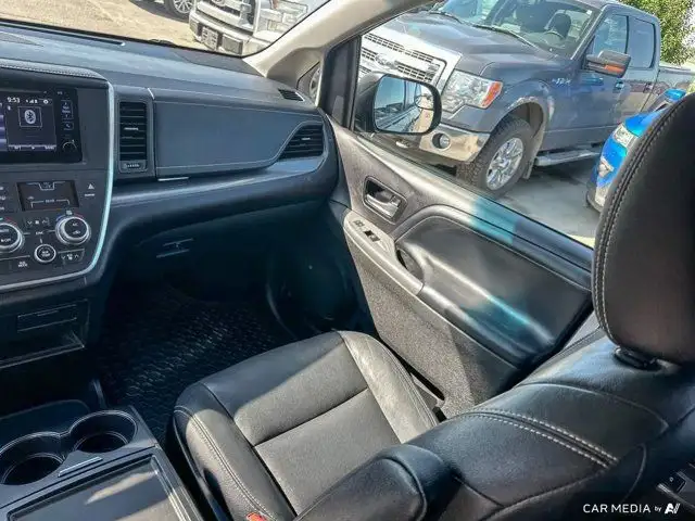 2017 Toyota Sienna SE | Leather | Power Sliding Doors | Back Up in Cars & Trucks in Saskatoon - Image 30