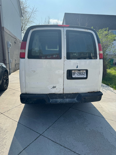 2006 GMC Savana SLE