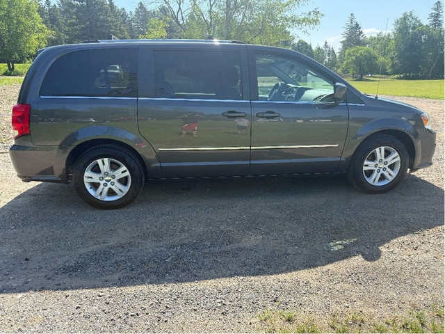 2017 Dodge Grand Caravan Crew Plus gps cuir tv/dvd in Cars & Trucks in Lanaudière - Image 3