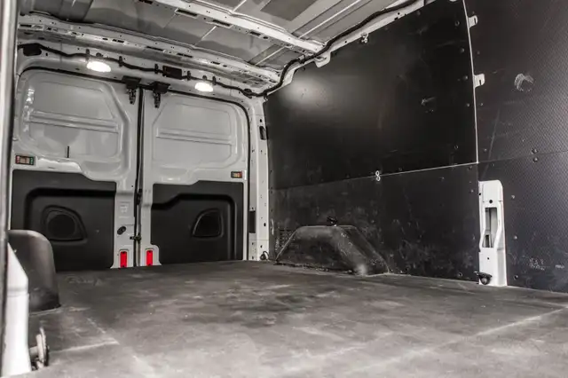 Ford Transit Cargo Van T-250 148" Low Rf - GARANTIE 1 AN 2017 in Cars & Trucks in Laval / North Shore - Image 26