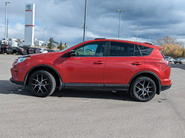 2016 Toyota RAV4 SE - Navigation - Sunroof - Leather Seats in Cars & Trucks in Cranbrook - Image 2