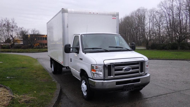 2019 Ford Econoline E-450 16 Foot Cube Van with Loading Ramp in Cars & Trucks in Richmond - Image 2