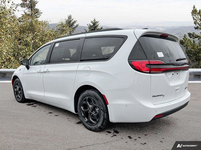 2024 Chrysler Pacifica Hybrid Premium S Appearance in Cars & Trucks in Moncton - Image 4