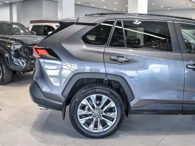 2022 Toyota RAV4 Limited in Cars & Trucks in Calgary - Image 8