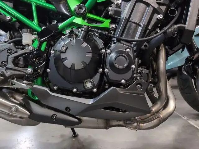 2025 Kawasaki Z900 in Street, Cruisers & Choppers in Calgary - Image 4