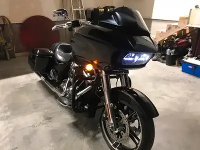 . 2018 Harley-Davidson ROAD GLIDE HARLEY DAVIDSON ROAD GLIDE 2018 58000KM C-1826 VALISE PARE-BRISE R...